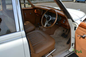 Image 11/35 of Jaguar 340 (1968)