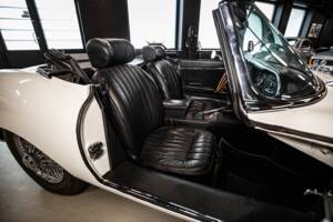 Image 24/53 de Jaguar E-Type (1970)