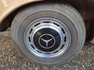 Image 28/73 of Mercedes-Benz 280 SE (1971)