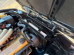 Bild 22/28 von BMW 320i (1988)