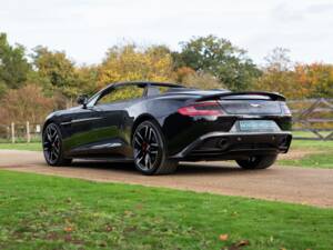 Immagine 3/72 di Aston Martin Vanquish Volante (2016)