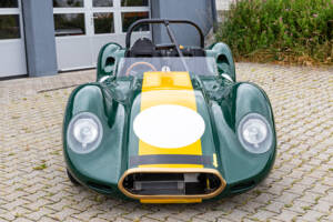 Image 21/80 of Lister Knobbly (1956)