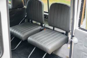 Image 32/41 of Land Rover Defender 90 "50th Anniversary" (1999)