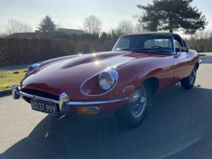 Image 3/62 of Jaguar E-Type (1969)