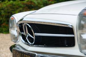Image 24/50 de Mercedes-Benz 280 SL (1971)