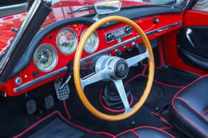 Image 25/50 of Alfa Romeo Giulia 1600 Spider (1963)