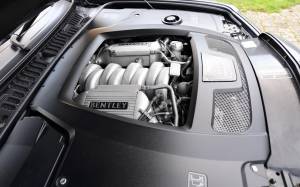Image 43/50 of Bentley Azure (2007)