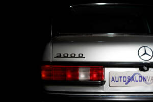 Image 19/25 of Mercedes-Benz 300 D (1985)