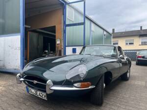 Image 1/39 de Jaguar Type E 4.2 (1966)
