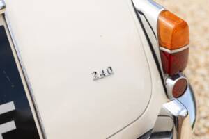 Image 38/50 of Jaguar Mk II 2.4 (1967)