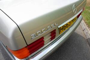 Bild 28/29 von Mercedes-Benz 300 SEL (1990)