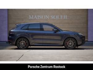 Image 6/14 of Porsche Cayenne S E-Hybrid (2026)