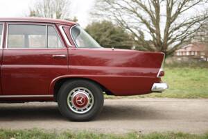Image 38/50 of Mercedes-Benz 220 (1967)