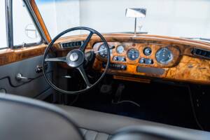 Image 16/40 of Rolls-Royce Silver Cloud II (1960)