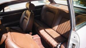 Image 18/33 of Peugeot 504 Coupé (1979)