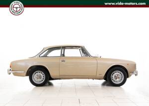 Image 2/14 of Alfa Romeo 2000 GT Veloce (1972)