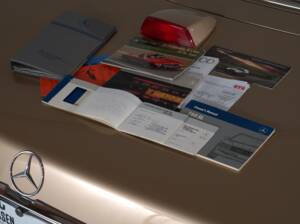 Image 31/47 de Mercedes-Benz 560 SL (1987)