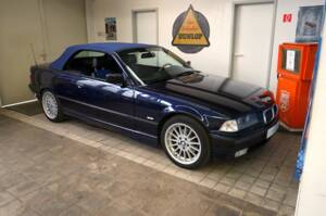 Image 35/36 of BMW 318i (1999)