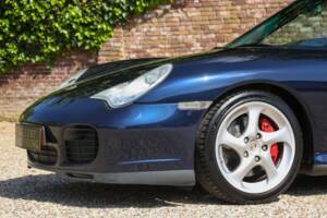 Image 16/50 of Porsche 911 Carrera 4S (2004)