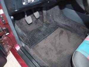 Image 67/137 of Mercedes-Benz 190 E 1.8 Avantgarde &quot;Rosso&quot; (1992)