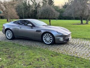Image 5/29 of Aston Martin V12 Vanquish (2002)