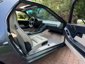 Immagine 42/77 di Porsche 928 GT (1990)