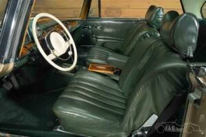 Imagen 12/19 de Mercedes-Benz 280 SE 3,5 (1970)