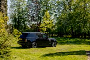 Bild 42/50 von Land Rover Range Rover V8 Armoured (2022)