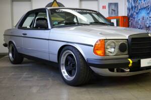 Immagine 4/40 di Mercedes-Benz 280 CE (1980)