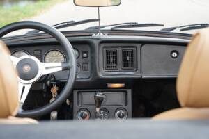 Image 60/100 of MG MGB (1978)