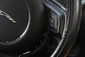 Immagine 35/37 di Jaguar XJ 5.0 (2011)