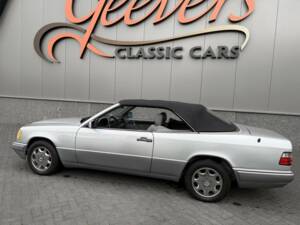 Bild 21/50 von Mercedes-Benz E 320 (1995)