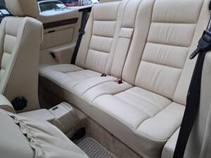 Image 17/42 of Mercedes-Benz 300 CE-24 (1993)