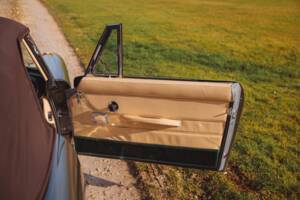 Image 80/99 of Aston Martin DB 6 Volante (1968)