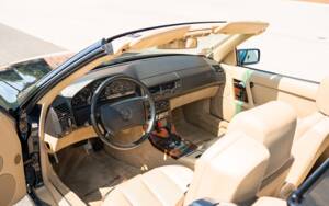 Image 18/44 de Mercedes-Benz 500 SL (1990)