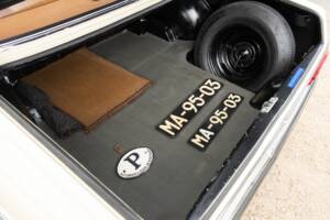 Bild 39/40 von Mercedes-Benz 230/4 (1976)
