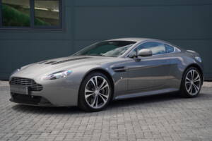 Immagine 6/50 di Aston Martin V12 Vantage (2012)