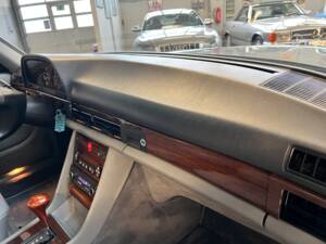 Image 18/64 of Mercedes-Benz 280 SE (1983)