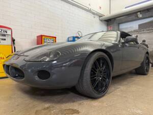 Image 2/21 of Jaguar XKR (1998)