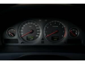 Image 33/43 of Volvo V 70 2.4 (2007)