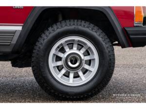 Image 24/27 of Jeep Cherokee (1988)