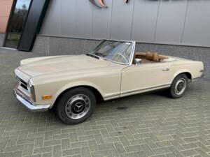Image 24/38 de Mercedes-Benz 280 SL (1970)