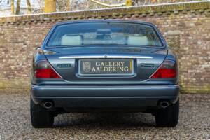 Image 6/50 of Jaguar XJ 6 4.0 Sovereign (1995)
