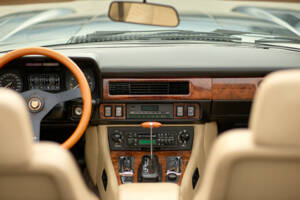 Image 22/37 de Jaguar XJ-S Convertible (1989)