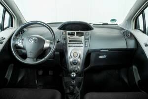 Bild 7/50 von Toyota Yaris 1.33 VVT-i (2011)
