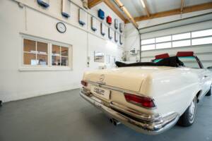 Image 35/37 of Mercedes-Benz 250 SE (1966)