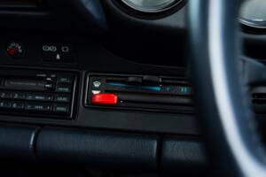 Bild 25/48 von Porsche 911 Speedster 3.2 (1989)