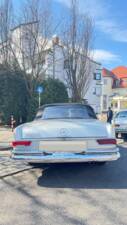 Image 7/37 de Mercedes-Benz 250 SE (1966)