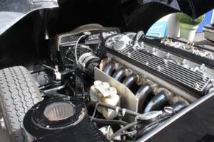 Image 9/24 of Jaguar E-Type (1970)