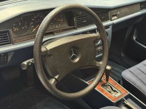 Bild 14/21 von Mercedes-Benz 190 E 1.8 (1990)